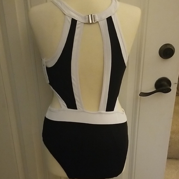 Black and White Cutout Swimsuit - Picture 3 of 6